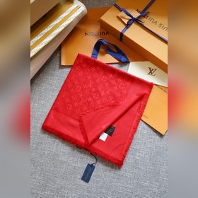 L經典素色提花方巾 經典到無敵的款式 市面什麼質量都有，原版是真絲 羊毛的 差版