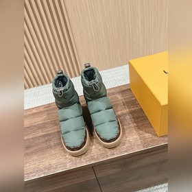 LOUIS VUITTON#路易威登專櫃最新秋冬Pillow羽絨雪地靴， 懶人面