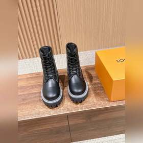 Louis Vuitton 驢牌秋冬新款情侶碼牛皮拼牛仔印花系高幫厚底馬丁靴，老