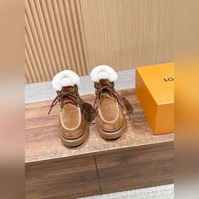 Louis Vuitton#本款Cortina及踝靴出自 LVSki系列，将絨面