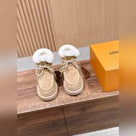 Louis Vuitton#本款Cortina及踝靴出自 LVSki系列，将絨面