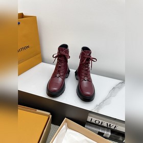 系帶 LV路易威登 L家驢牌District Ranger系列 及踝靴 馬丁靴