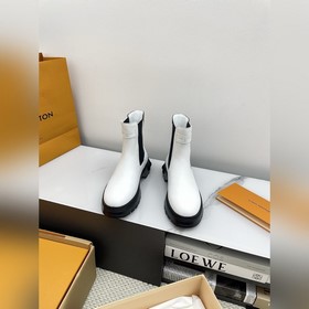 切爾西 LV路易威登 L家驢牌District Ranger系列 及踝靴 馬丁