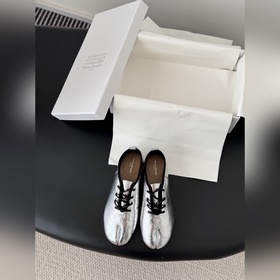 高定品質！Maison Margiela MM6分趾鞋 Tabi 意産植鞣羊皮！