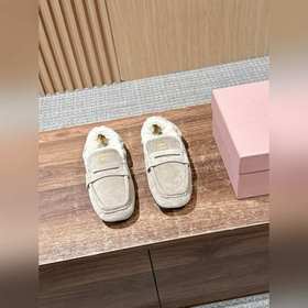 MIU MIU 缪缪秋冬新款毛毛樂福鞋 随意搭配， 腳感無敵，時尚的輪回mium