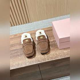 MIU MIU 缪缪秋冬新款毛毛樂福鞋 随意搭配， 腳感無敵，時尚的輪回mium