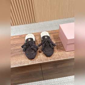 MIU MIU 缪缪秋冬新款毛毛一腳蹬流蘇半拖樂福鞋 随意搭配 腳感無敵 時尚的