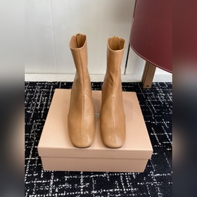 代購級 Miu miu 25ss 彈力 短靴 秋冬走秀新款短靴！ 今年最值得入