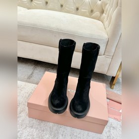 MIUMIU 頂級貨出廠 面料：二軟絲光牛反絨 内裡：孟加拉水軟牛皮 大底：獨家