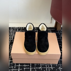 代購級 MiuMiu 缪缪2026ss秋冬走秀款 羊毛小短靴雪地靴毛毛鞋 經常
