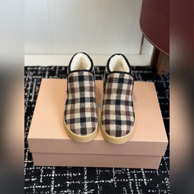 代購級 MiuMiu 缪缪2026ss秋冬走秀款 羊毛小短靴雪地靴毛毛鞋 經常