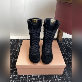 代購級 Miu Miu 25ss 春夏新款走秀MiuMiu 德訓 拳擊靴 秀場