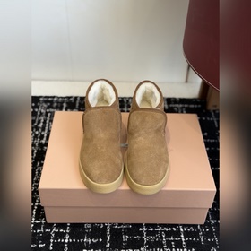 代購級 MiuMiu 缪缪2026ss秋冬走秀款 羊毛小短靴雪地靴毛毛鞋 經常