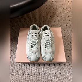 頂級品質 Miu Miu Plume系列緞面芭蕾德訓鞋休閑鞋 把德訓鞋的休閑運