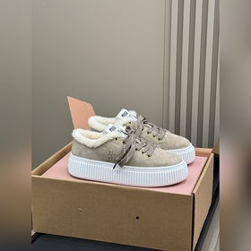 頂級品質 MiuMiu的新款毛茸茸真的愛了 MiuMiu全新系列 摩登造型塑造優