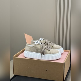 頂級品質 MiuMiu的新款毛茸茸真的愛了 MiuMiu全新系列 摩登造型塑造優