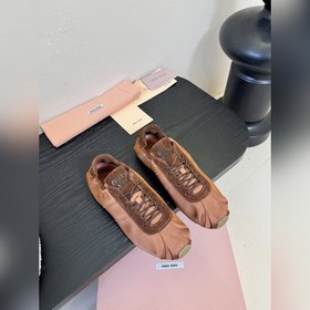 頂級 MiuMiu缪缪春夏最新走秀款薄底鞋 休閑鞋