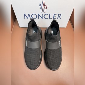 Moncler蒙口 男鞋運動鞋，進口飛織面、氯丁橡膠 各種材質拼接打造，鞋面采用