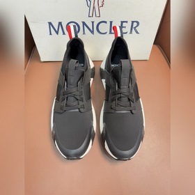Moncler蒙口男鞋運動鞋，進仁面、氯丁橡膠 各種材質拼接打造，鞋面采用鞋帶和