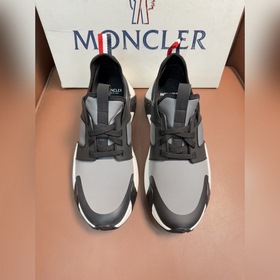 Moncler蒙口男鞋運動鞋，進仁面、氯丁橡膠 各種材質拼接打造，鞋面采用鞋帶和