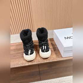 Moncler 蒙口秋冬新款可調節松緊扣毛絨短靴雪地靴 采用羊羔毛+絨面皮革拼