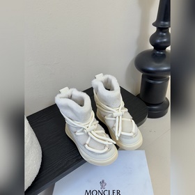 MONCLE* 高邦羽絨休閑鞋 設計屬于高幫休閑款式，鞋型時尚且富有層次感，鞋
