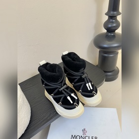 MONCLE* 高邦羽絨休閑鞋 設計屬于高幫休閑款式，鞋型時尚且富有層次感，鞋