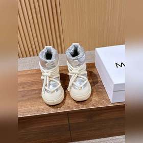 MONCLER 蒙口新款高邦羽絨休閑鞋 設計屬于高幫休閑款式，鞋型時尚且富有層