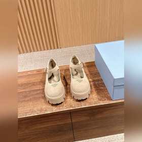 PRADA 普拉達新款厚底瑪麗珍單鞋 複古時髦前衛的輪齒厚底鞋底搭配牛皮鞋面讓