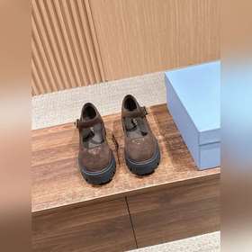 PRADA 普拉達新款厚底瑪麗珍單鞋 複古時髦前衛的輪齒厚底鞋底搭配牛皮鞋面讓