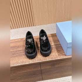 PRADA 普拉達新款厚底瑪麗珍單鞋 複古時髦前衛的輪齒厚底鞋底搭配牛皮鞋面讓