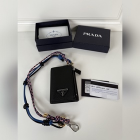Prada 火爆 鹿皮革挂繩式卡包和證件夾，型號2MC114，尺寸：11.5cm