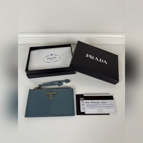 Prada 油臘皮卡包，型號：1MC086，男女通用款，5個卡位超大容量，1個皮
