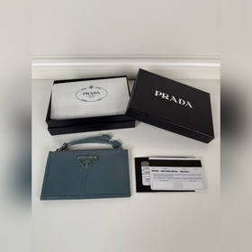 Prada 油臘皮卡包，型號：1MC086，男女通用款，5個卡位超大容量，1個皮