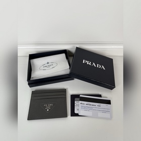 Prada 男士升級版鹿皮小卡包，灰色，型號2MC223，代購熱賣款，送禮佳品