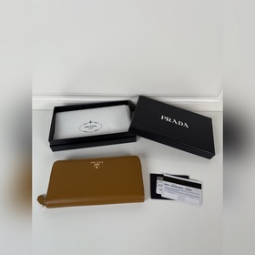 Prada 十字紋單拉鍊皮夾，焦糖色，型號1ML506，元單品質，十字紋牛皮制作