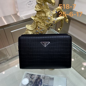 PRADA普拉達518- 新款手拿包 采用進口牛皮制作，頂級抛光不鏽鋼飾面金屬配