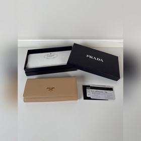 Prada 女士翻蓋皮夾，型號1MH132，裸色，進口十字紋牛皮制作，原單品質，