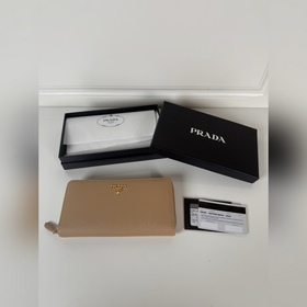 Prada 十字紋單拉鍊皮夾，裸色，型號1ML506，元單品質，十字紋牛皮制作，