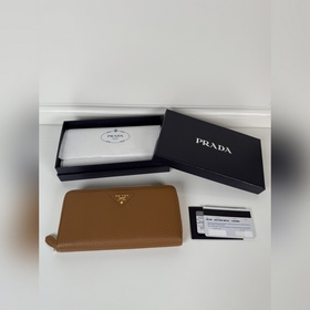 Prada 鹿紋皮單拉鍊皮夾，型號1ML506，中性男女通用款，進口鹿紋皮 原版