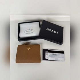 Prada 男女通用短款錢包，型號1ML050，鹿皮牛皮制作，八卡位，一個票據隔