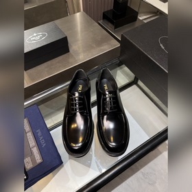 Prada，普拉達 高端男士熱賣精品休閑皮鞋，進口亮面胎牛皮革德比鞋将工緻元素與