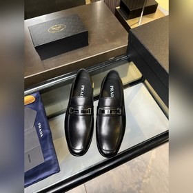 Prada普拉達高端男士熱賣精品休閑皮鞋，進口胎牛皮革樂福鞋将工緻元素與摩登魅力