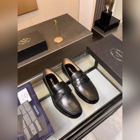 Prada普拉達高端男士熱賣精品休閑皮鞋，進口牛皮革樂福鞋将工緻元素與摩登魅力融