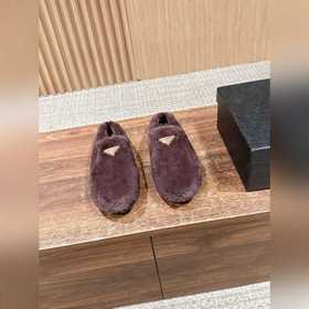 PRADA 普拉達秋冬新款毛毛鞋包頭拖 簡約舒适又百搭 皮毛一體材質 羊皮内裡