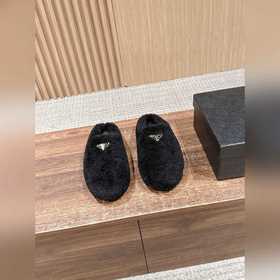 PRADA 普拉達秋冬新款毛毛鞋包頭拖 簡約舒适又百搭 皮毛一體材質 羊皮内裡