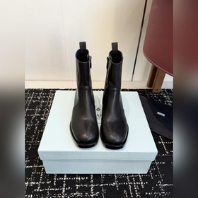 代購級 Prada普拉達 25ss 秋冬 複古西部牛仔靴 時尚機車馬丁靴，獨到
