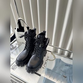 PRADA 經典Monolith系列口袋短靴 原版購入代購級别 -黑色啞光 材質
