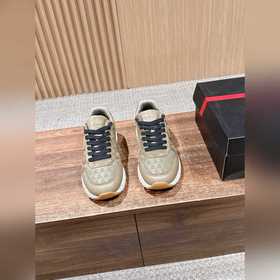 PRADA 普拉達新款男士厚底皮拼布運動休閑鞋 這款皮革運動鞋采用小牛皮拼接科技