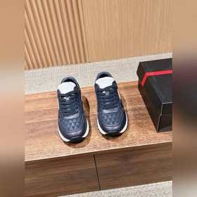 PRADA 普拉達新款男士厚底皮拼布運動休閑鞋 這款皮革運動鞋采用小牛皮拼接科技